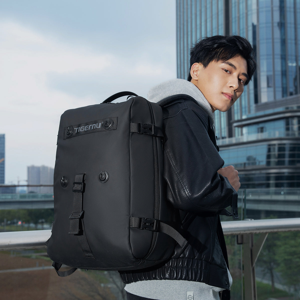 Tigernu Multi Functional Expansion Compartment, USB Waterproof and Breathable Honeycomb Back Panel, Nylon 3-in-1 Detachable Travel Bag