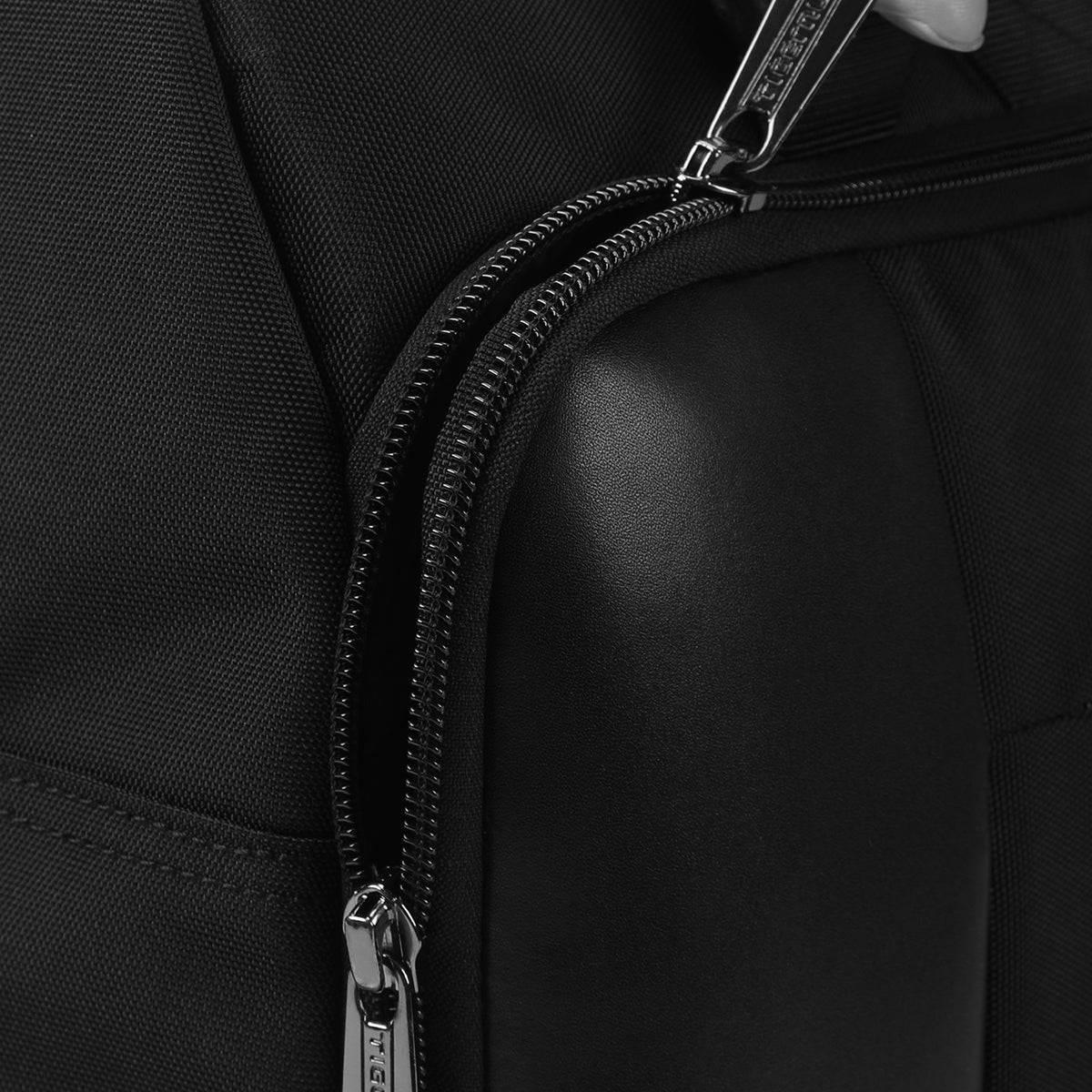 Tigernu High Quality Customizable Large Capacity Layered Storage Crossbody 17 Inches Waterproof Stylish Daily Commuting Backpack