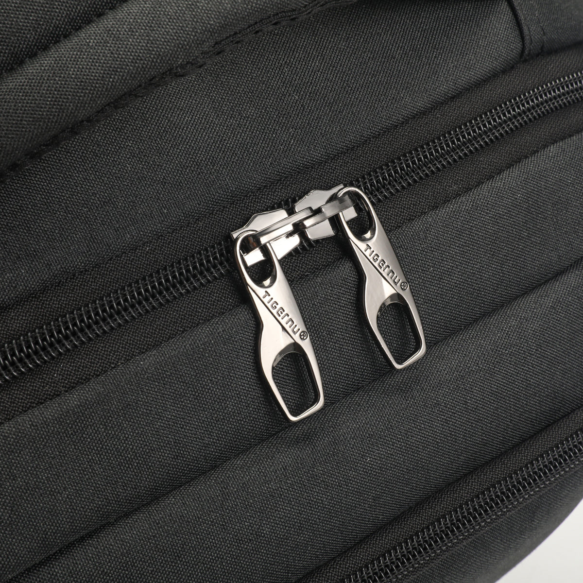 Tigernu High Quality Wholesale 15.6 Inch Computer Compartment Nylon USB Breathable Lightweight Waterproof Outdoor Travel Bag