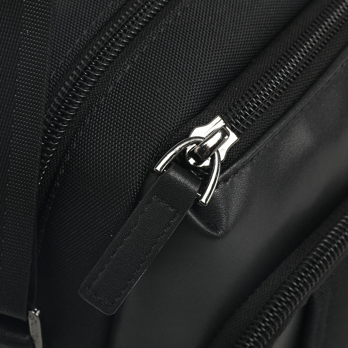 TIGERNU Men's Multifunctional Nylon Laptop Shoulder Sling Bag 9.7inches Fashionable Multi-Pocket Storage for Commuting