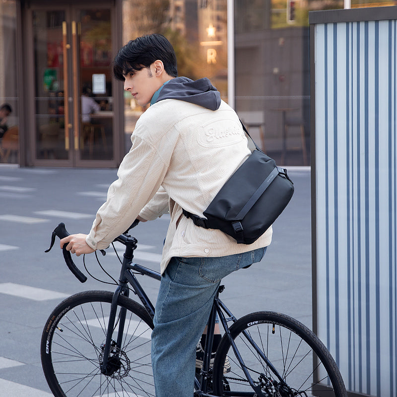 Mark Ryden Selling Explosive Men's Crossbody Bag Sports Cycling wholesale crossbody bag